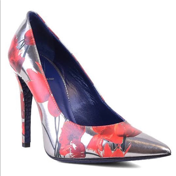 NWT Valentina Rangoni Romántico Printed Stiletto Pump. Size 7.5. Color: Aluminio - Picture 1 of 6